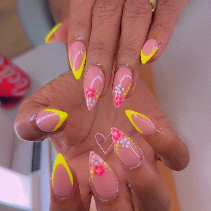 Hollywood Nails Cus1
